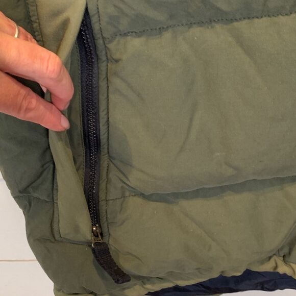 Abercrombie & Fitch Men's Green Quilted Vest - Picture 5 of 10